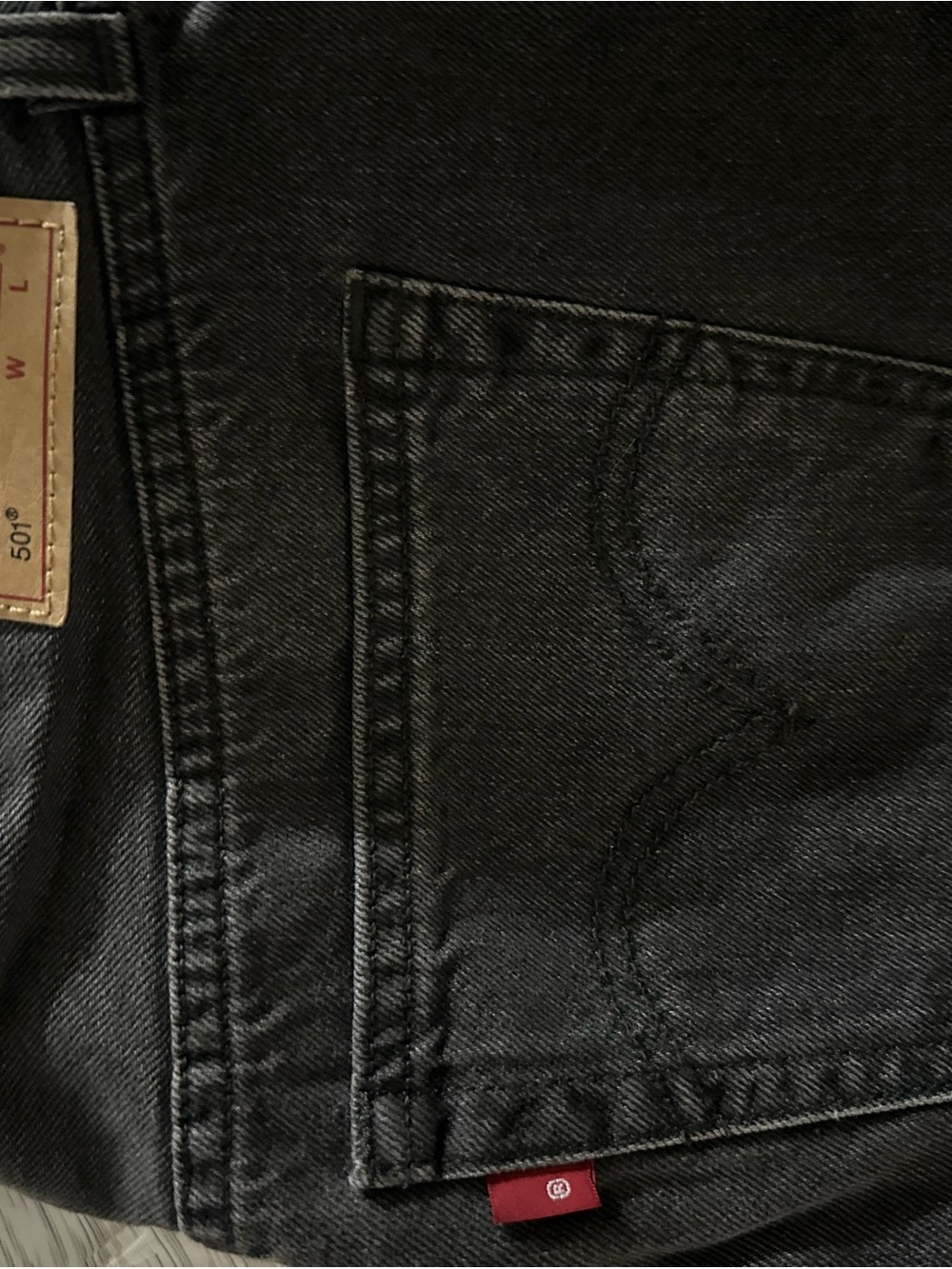 Levi's Black Straight-Leg Women's Jeans with Red Tab - Picture 2 of 8